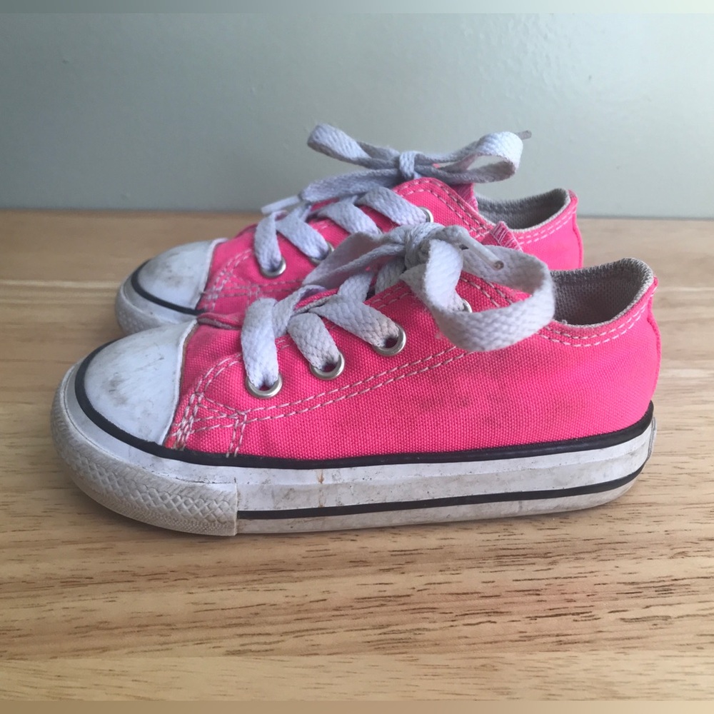 Converse Chuck Taylor Ox Low Sneaker Pink Size: US Toddler 6 EUR 22 CM 13